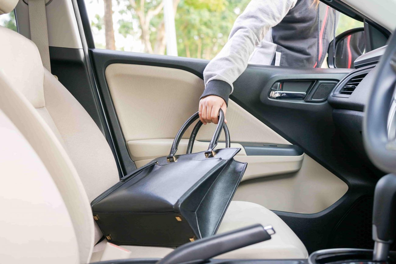 Does car insurance cover robbed handbags from my car? Does car insurance cover robbed handbags from my car?